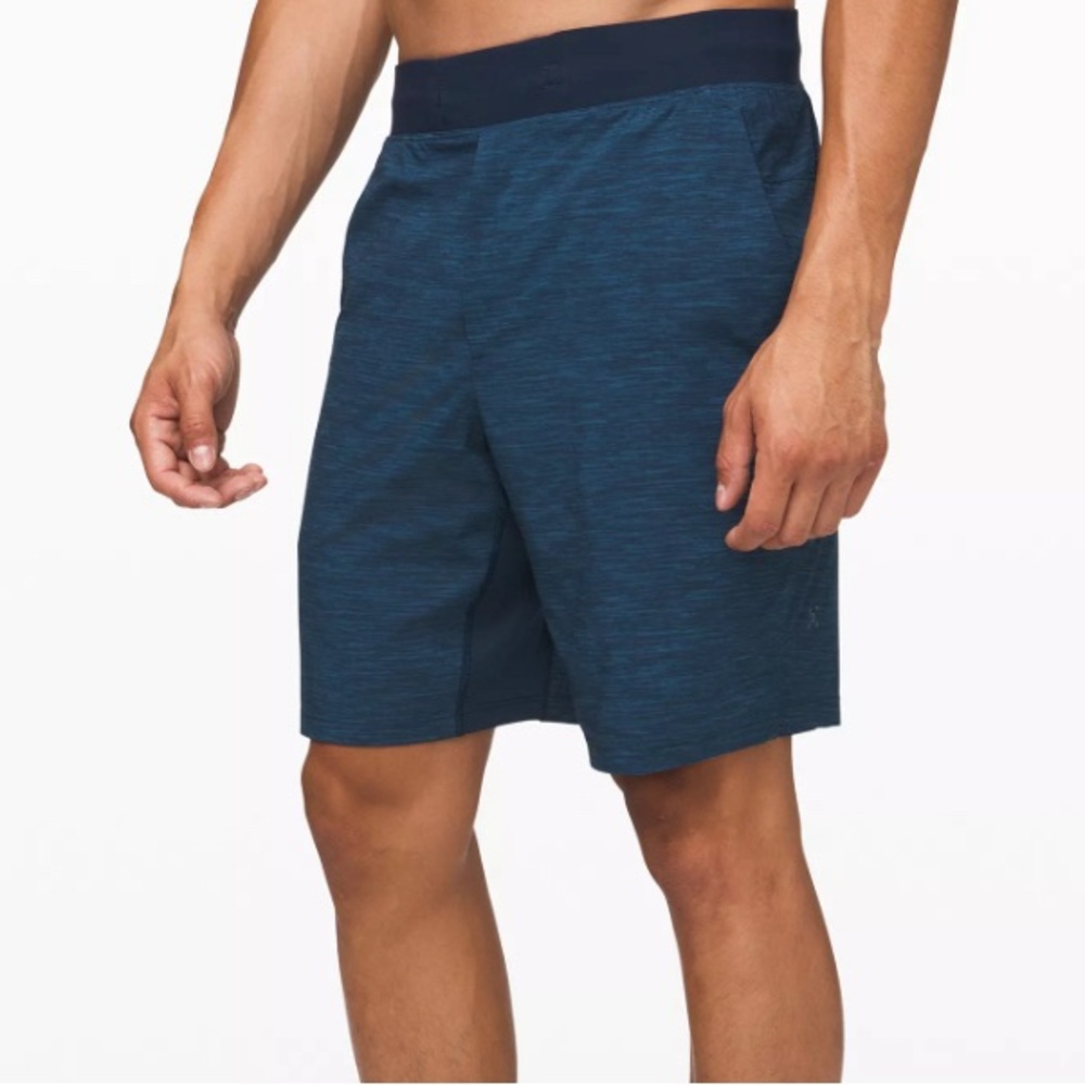 Lululemon T.H.E. Linerless Stripe Core, Blue/Black Short 9” - Men’s SIZE SMALL